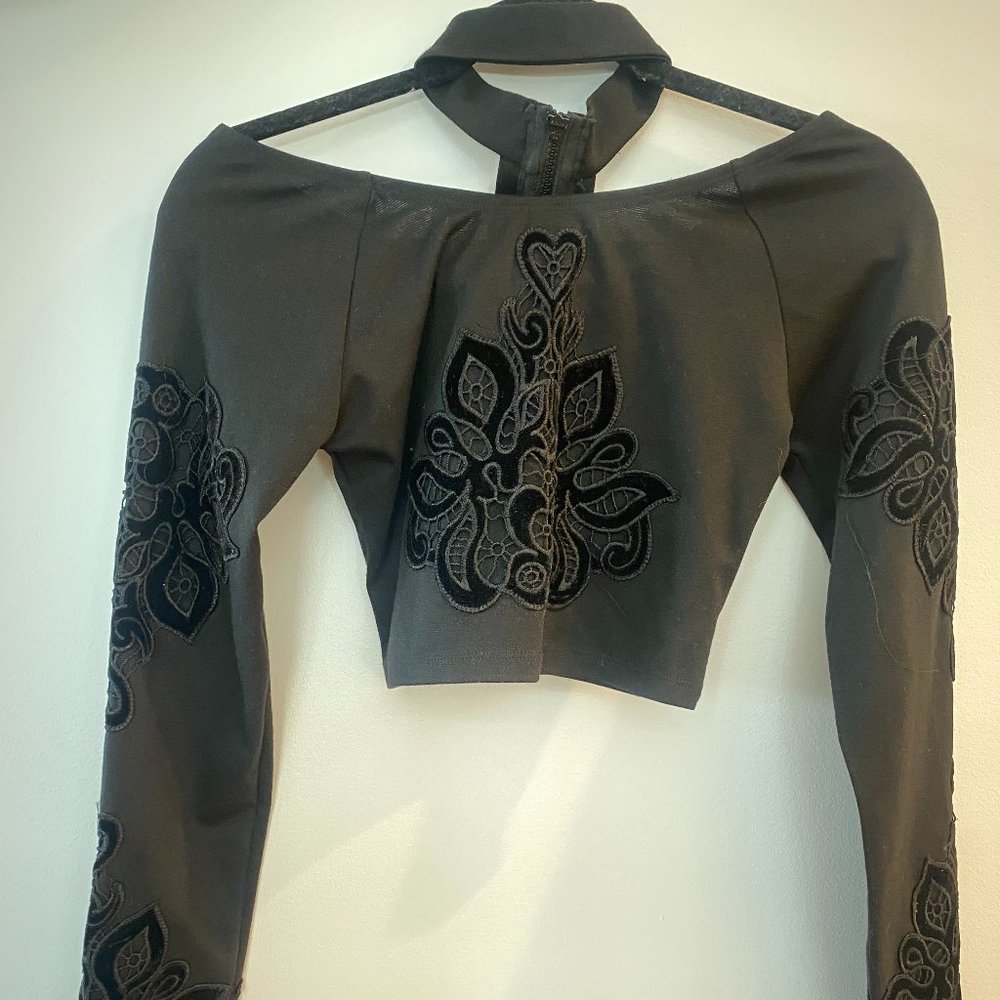Run Cinta Run Choker Neck Black Embroidered Crop Top